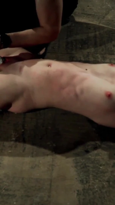 "İtaatkar genç bdsm için yoğun ceza ve şaplak" anı