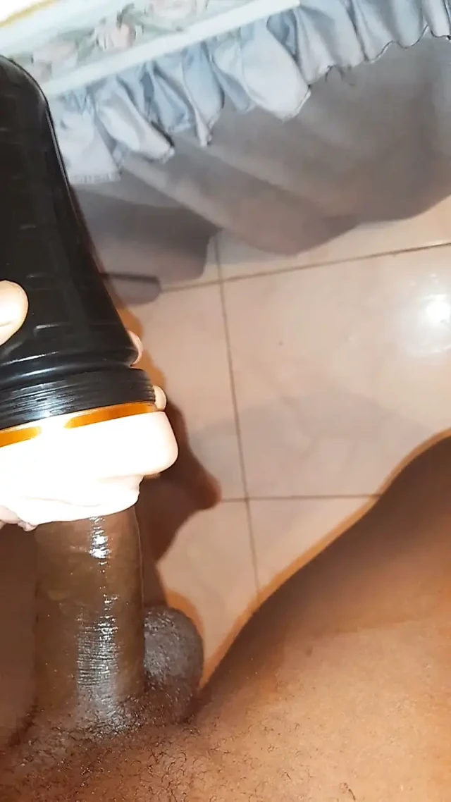 Siyah sik fleshlight ile otuzbir çekiyor pt5