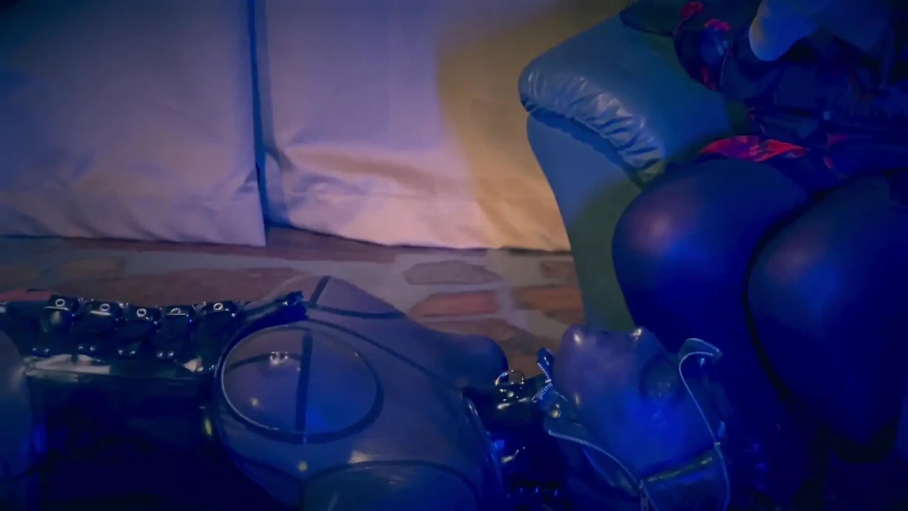 Exclusive: Aprils Dolly Part (Uncut) - Toronto Special