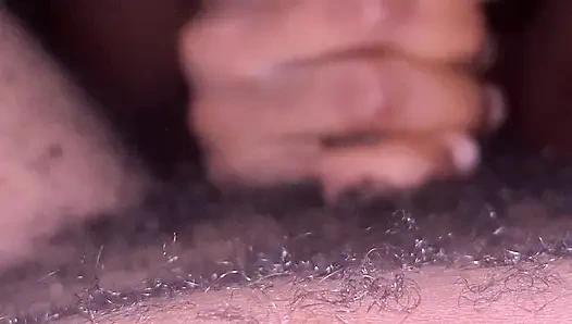 Seksi vücut amatör slimthick zenci genç kız Afrikalı büyük zenci yarağıyla oral seks yapıyor