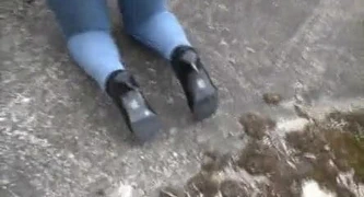 Brunette in skintight Mustang Stretchjeans and high heels 2