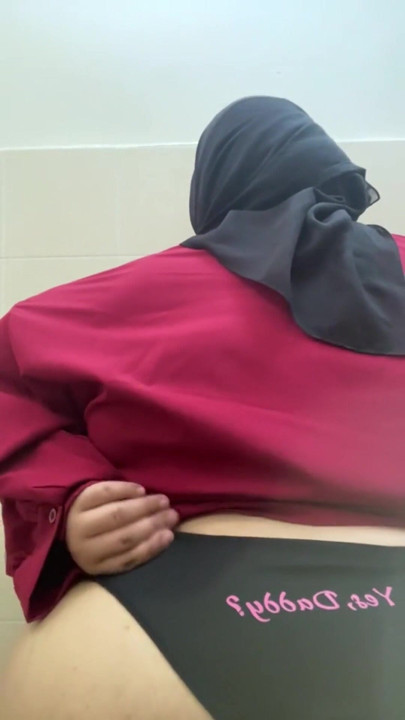 Seksi öğretmen işe gitmek için tanga giyiyor | Klip 1