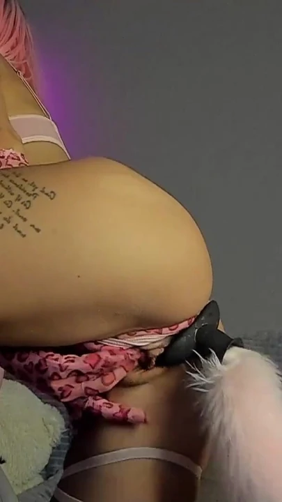 Götüme vibro anal tıkaç beni gerçekten sert boşaltıyor | Klip 2