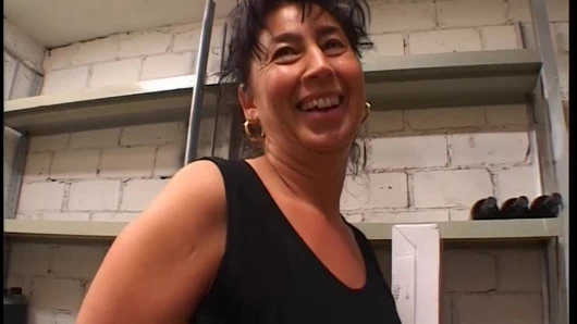 Komm mit in den Keller - Mama zeigt dir wie man fickt