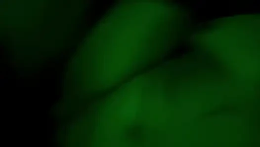 Aldatılan koca, karısının kocasının arkadaşıyla sert seks yaparken videoyu kaydediyor