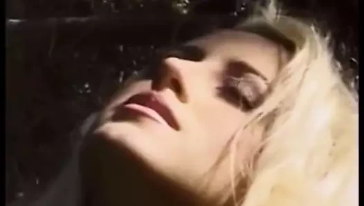 güzel sarışın sahne