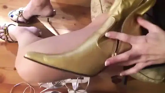 Ayakkabı koleksiyonunu seviyor