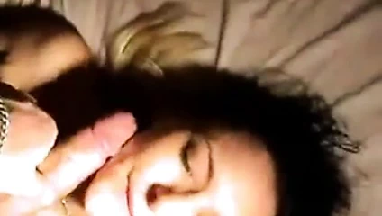 O berbat benim horoz ve taşaklar ve ben boşalmak üzerinde ona yüzünde