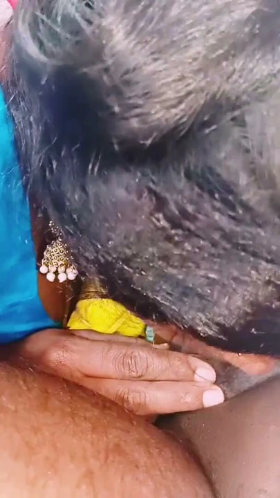 Güzel şekilli ev hanımı domaltarak sikişiyor ev sahibi, Telugu edepsiz konuşuyor. | Klip 1