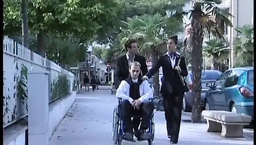 Büyük memeli seksi bebek sadece götten seviyor