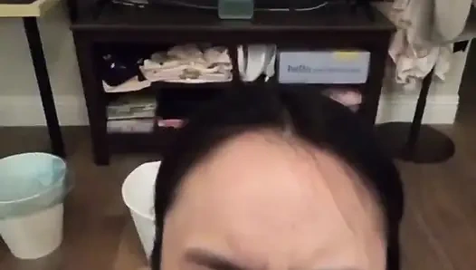 Babamın iyi kızı edepsiz göt deliğimi diliyle temizlemeyi seviyor