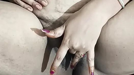 Hintli güzel Telugu teyze sari ateşli romantizm amcığı domaltarak sikiyor
