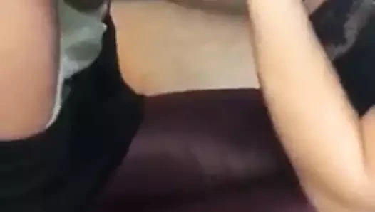 Büyük siyah horoz emme