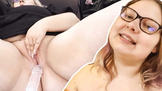 18 yaşındaki kalın genç kız ilk kez açık havada sikişiyor ve fışkırtıyor