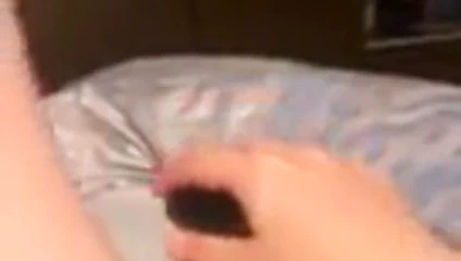 Siyah yapay penis içinde kedi