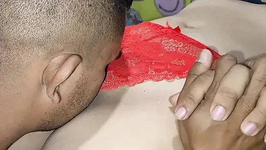 Üvey kız kardeşimin sıkı vajinal dudaklarını kırıyor ve tamil Hindistan'da beni x videosundan sikiyor