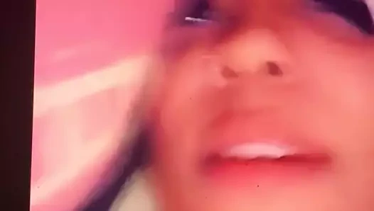 Esheboo götünü gösteriyor