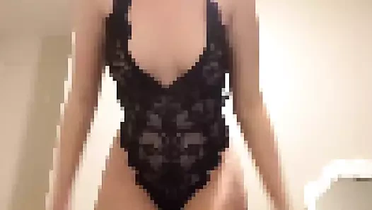 Siyah dantelli oyuncak striptiz sansürlü