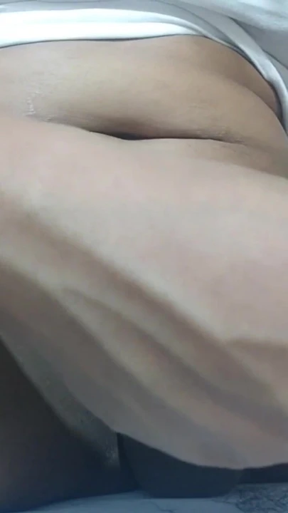 Hintli kadın kılıklı tıraş oluyor ve temizliyor | Klip 2