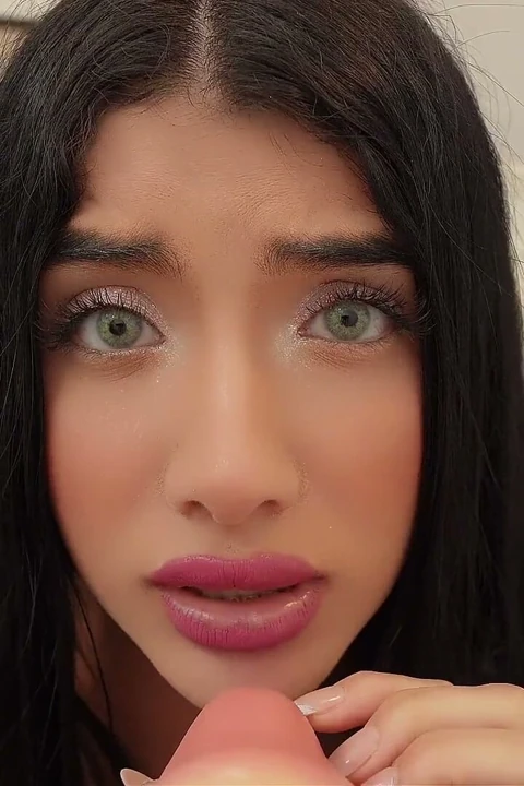 Asmr burada ne yapıyorsun? İzinsiz odama girdikten sonra bekaretimi üvey erkek kardeşime kaybediyorum