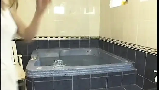 Genç tatlılar rahatlayabilir ve jakuzide uzun bir amcık alabilir