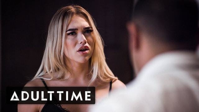 Eski moda üvey baba emma rose'un horoz tarafından büyülendi