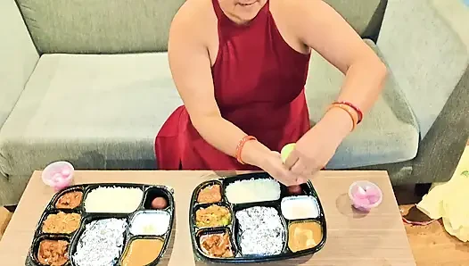 Otel yatak odasında sert seks vajinanın içine boşalıyor