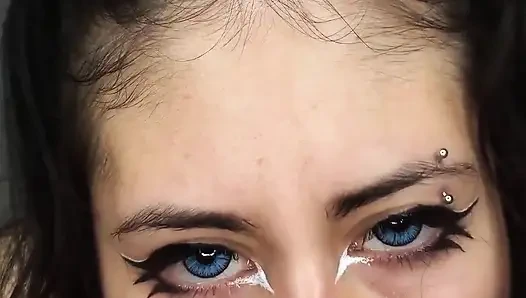 Evime geldiğinde ona lezzetli bir sakso çekiyorum - amatör sakso ve döl yutma