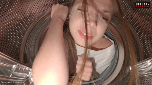 Yardım et, üvey kardeşim! sıkıştım!