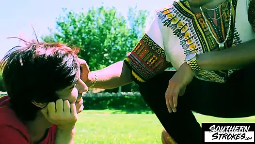 Southernstrokes asılı ari nucci grayson lange sulu deliğin içine ham yarağı kaydırıyor