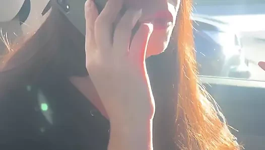 Çılgın bayan arabama vuruyor, bu yüzden bana sakso çektiriyorum