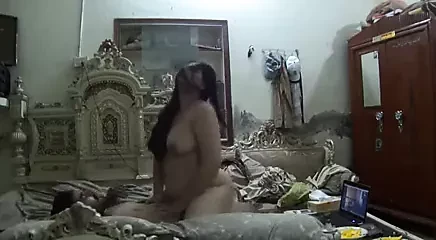 Индийский мужик трахает индийскую сучку раком, часть 1