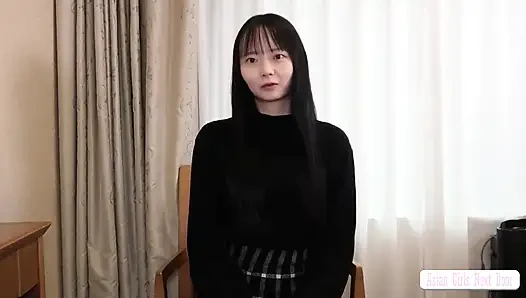 Idol seviyesine sahip kırılgan ama parlak güzellik nadir bir ilk özel görünümde cazibesini gösteriyor