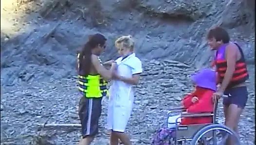 Sahilde üçlü sikiş