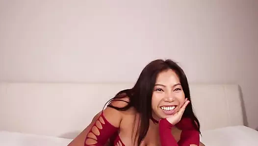 Bts fotoğraf çekimi: kırmızı iç çamaşırı ve yüksek topuklu ayakkabılar