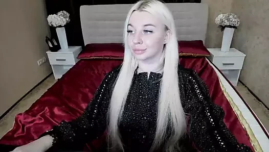 Büyük göt sarışın masturbates ona anal delik