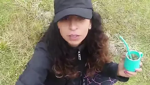 Halka açık yol kenarında elle muamele ve emme