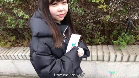 Amatör Japon model Miwa Ichikawa en koyu meme uçlarına sahip