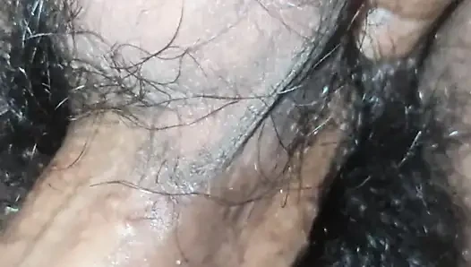 Oure Nepalli copal gece vaktinin tadını çıkarıyor
