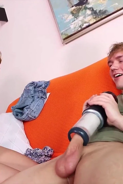 Дергание подтягивающей игрушкой - Vivianne Desilva