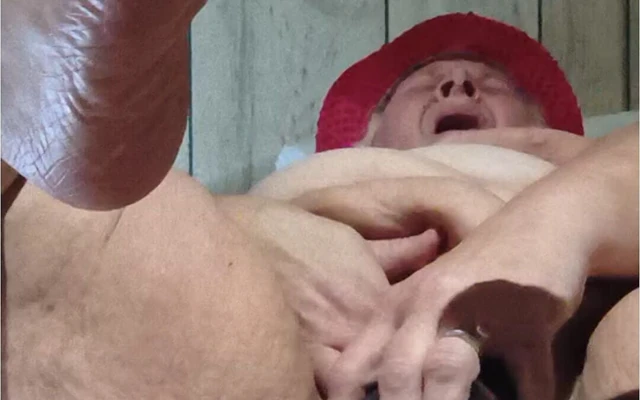 Deliğinin derinliklerine bu dildo gidiyor amına mı sakso çekiyor?