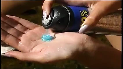 Tatlı kız amcığını tıraş etti