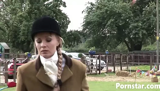 Caroline de lys amcığı yaşlı adam tarafından yalanıyor