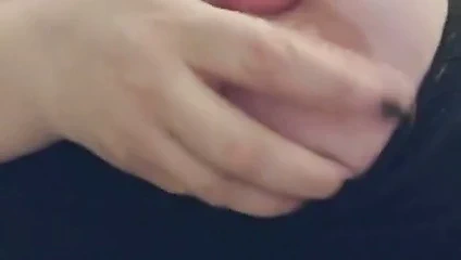 Büyük memeli orta yaşlı seksi kadın