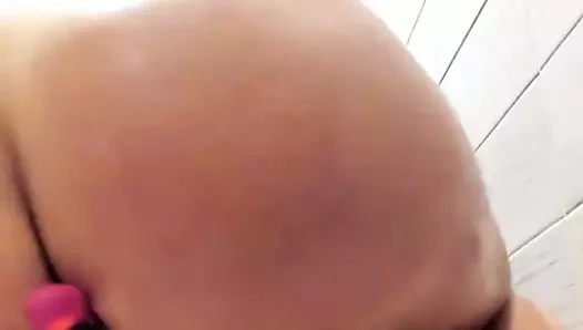 Bir genç kızın gerçek ev yapımı mastürbasyon videosu