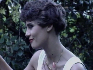 Kısa saç fraulein yıldızı yükselen