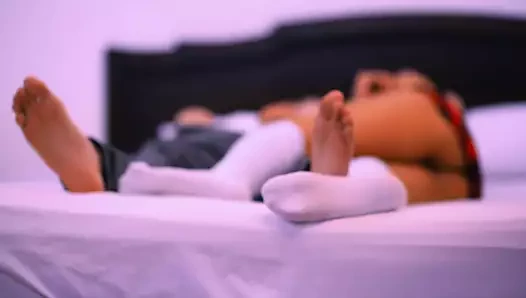 Genç üvey baba ve üvey kızının arkadaşı kiralık.