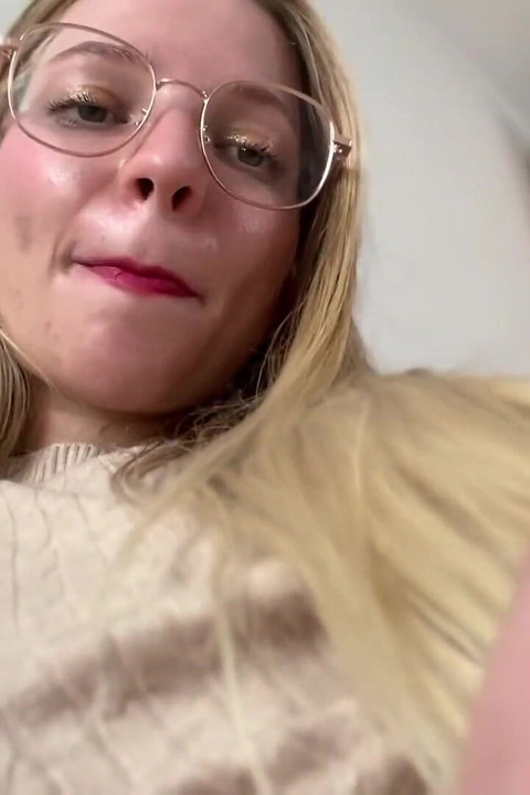 Asmr kız arkadaş seni yatıştırıyor