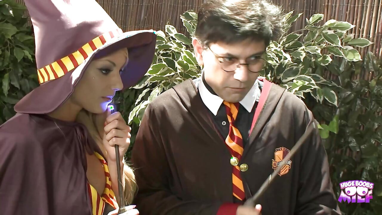 Sensual Jane azgın Harry Potter ve arkadaşlarıyla yaramaz grup seks yapıyor