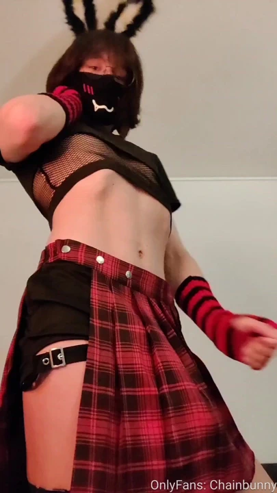 Dommy bunny boy seni sert sikmek istiyor!